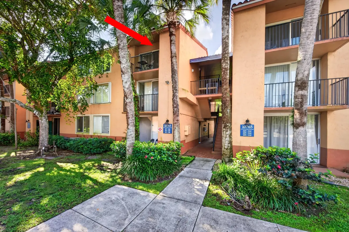 10765 apt 307-3 at 10765 CLEARY Boulevard 307, Plantation