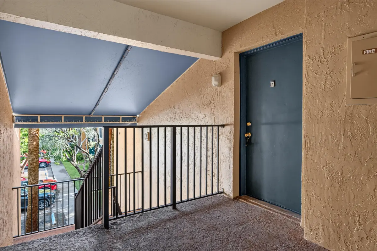 10765 apt 307-7 at 10765 CLEARY Boulevard 307, Plantation
