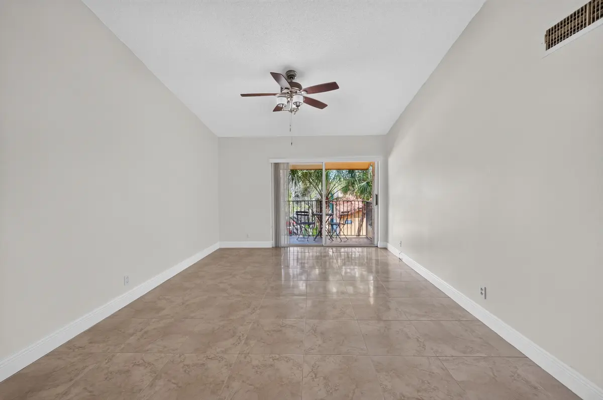 10765 apt 307-11 at 10765 CLEARY Boulevard 307, Plantation