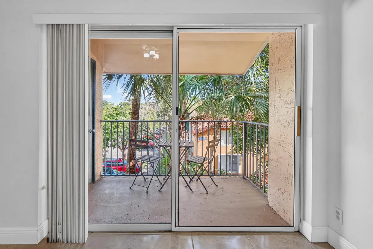 10765 apt 307-12 at 10765 CLEARY Boulevard 307, Plantation