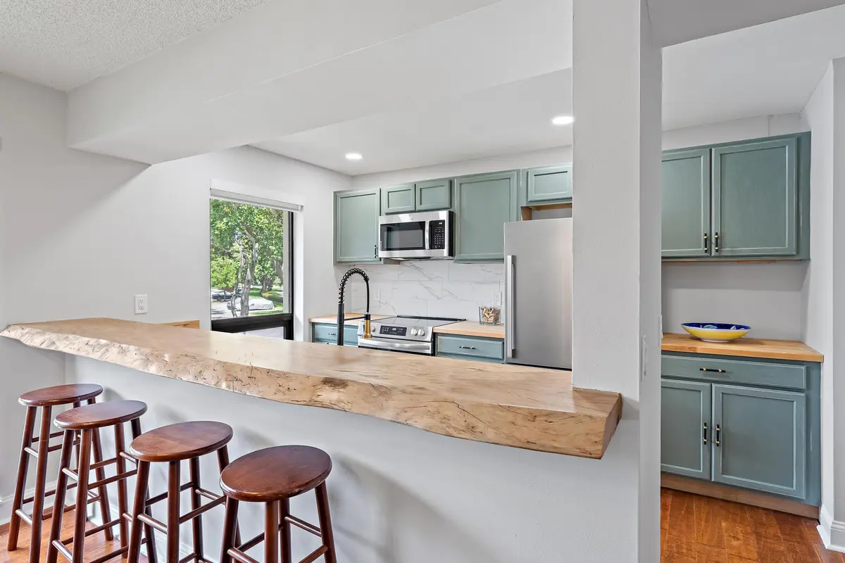 Kitchen at 130 Brackenwood Road, Palm Beach Gardens