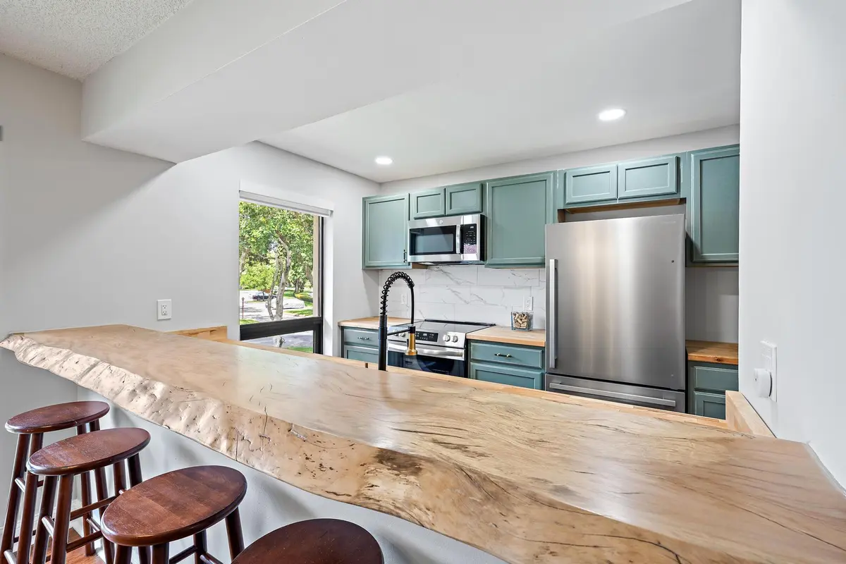 Kitchen at 130 Brackenwood Road, Palm Beach Gardens