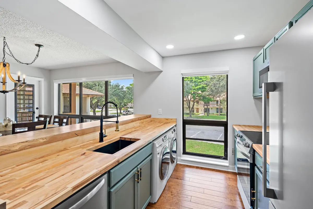 Kitchen at 130 Brackenwood Road, Palm Beach Gardens