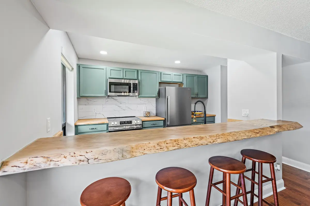 Kitchen at 130 Brackenwood Road, Palm Beach Gardens