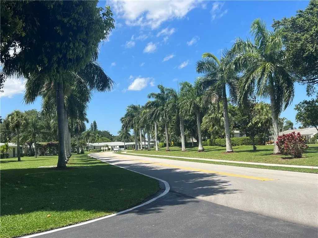 Photo 3 at 13696 Vía Flora E, Delray Beach