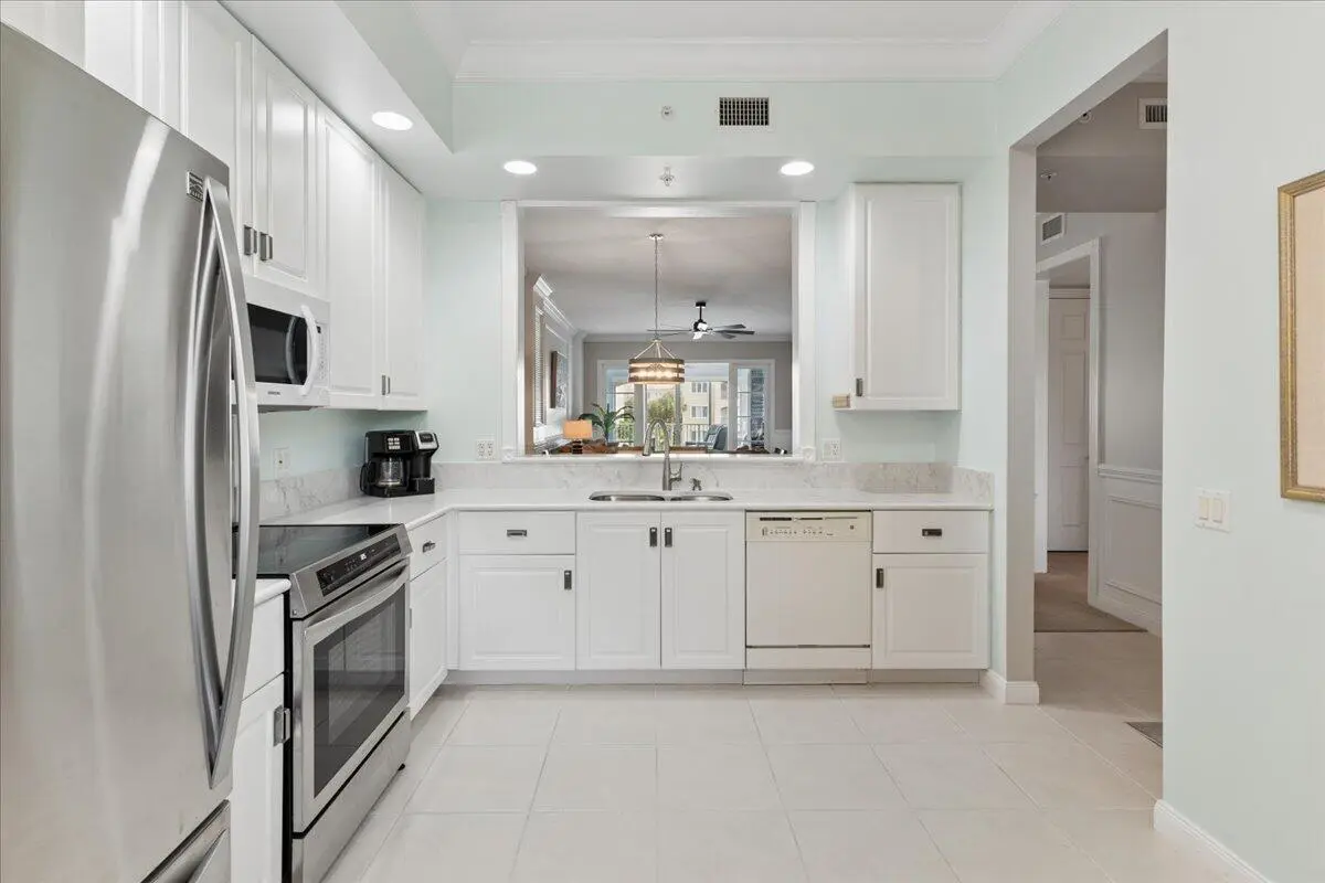 08-DSC09902 at 19 Harbour Isle Drive 202, Fort Pierce