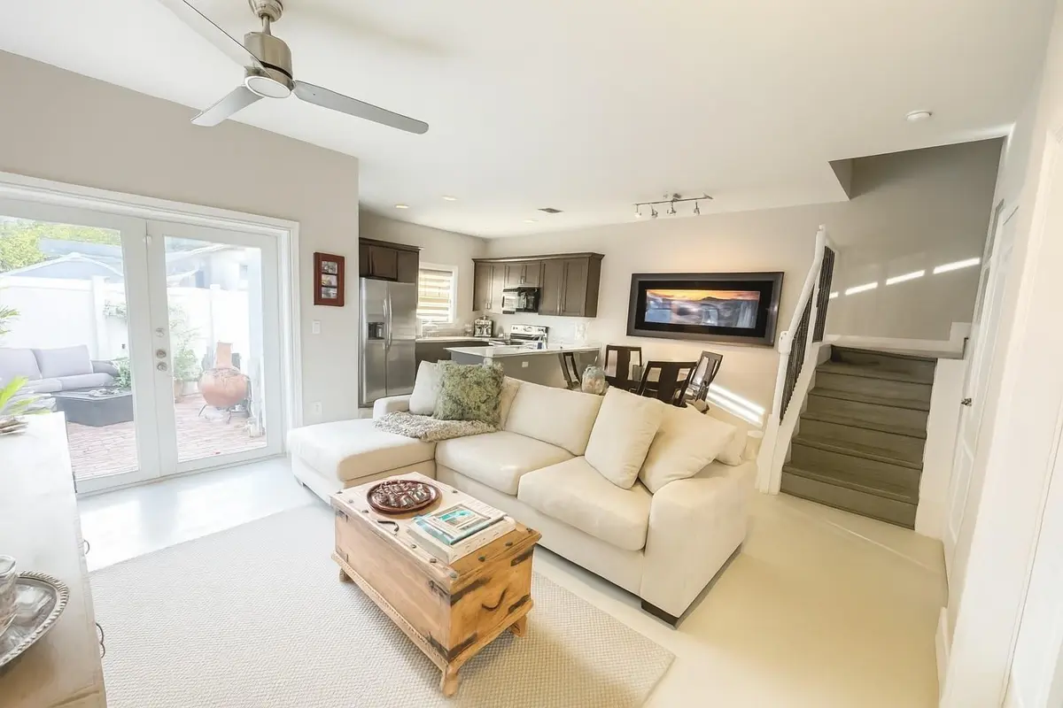 Photo 5 at 303 SE 22nd Street 303, Fort Lauderdale