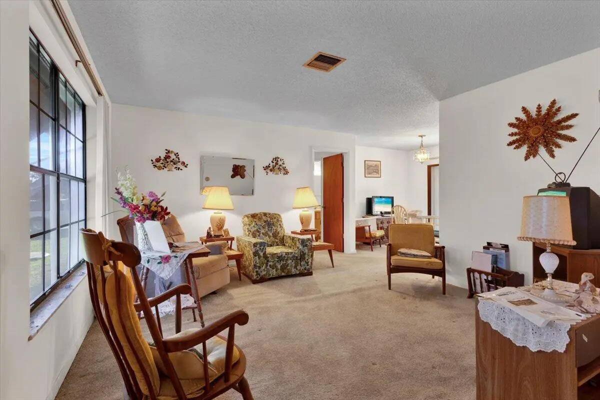 10-GG3A9527 at 412 SE Dalva Avenue, Port St. Lucie