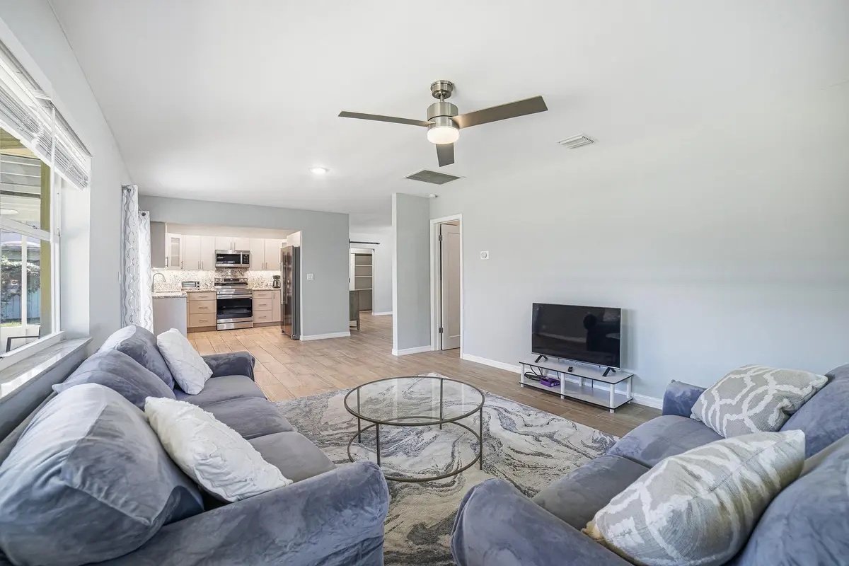 Photo 3 at 28 SE 8TH Avenue, Deerfield Beach