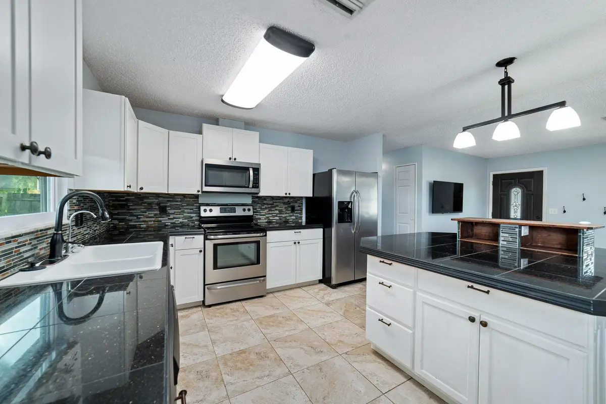 DSC01554 at 2175 18th Avenue, Vero Beach