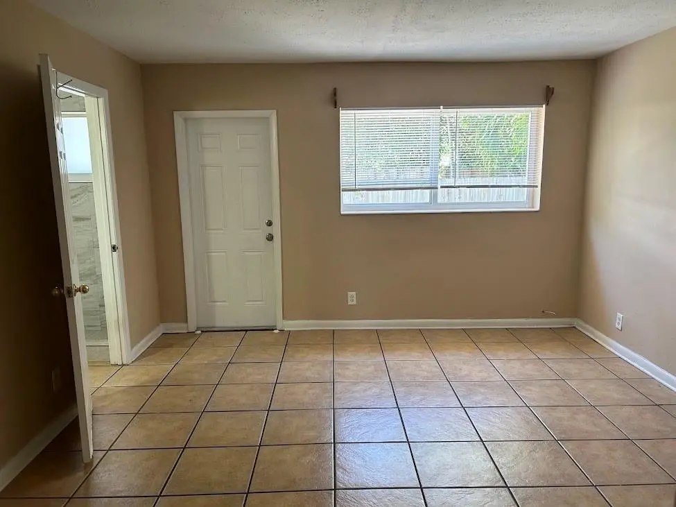 Photo 5 at 1440 Miami Road Unit 6, Fort Lauderdale