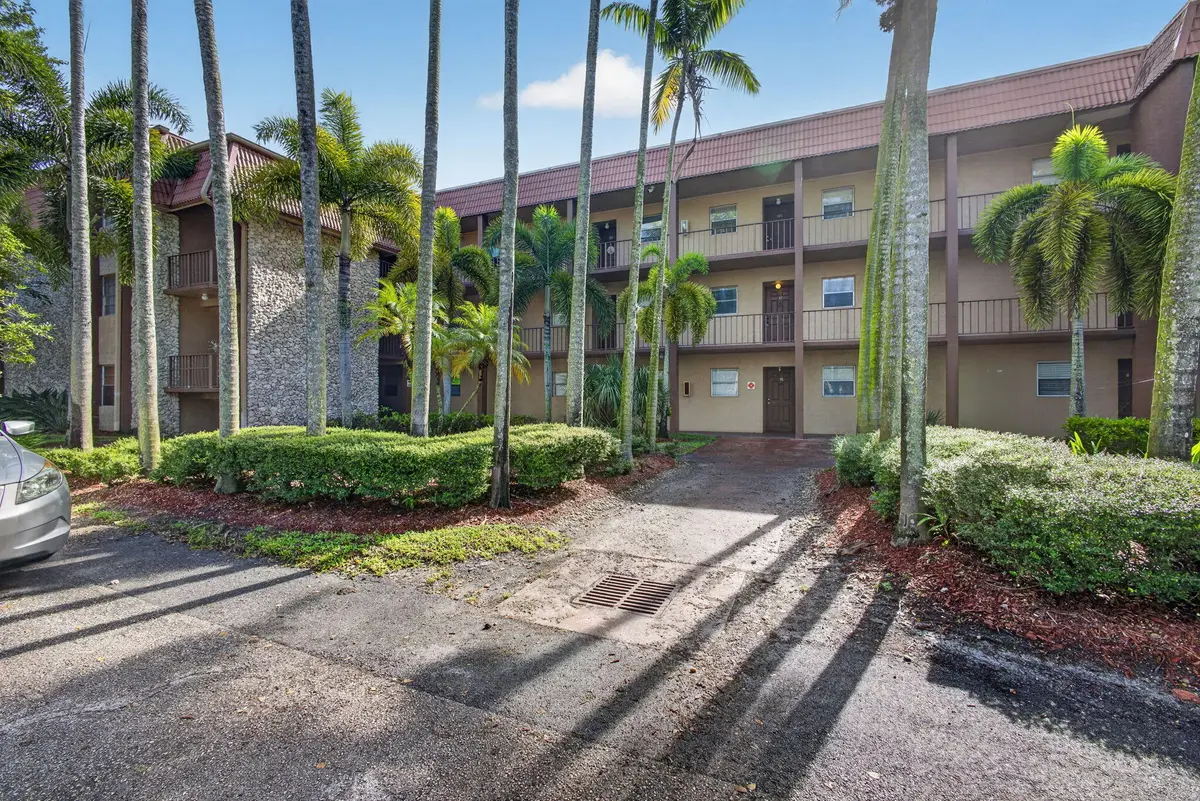 3-web-or-mls-5D1A4539 at 120 Sparrow Drive 304, Royal Palm Beach