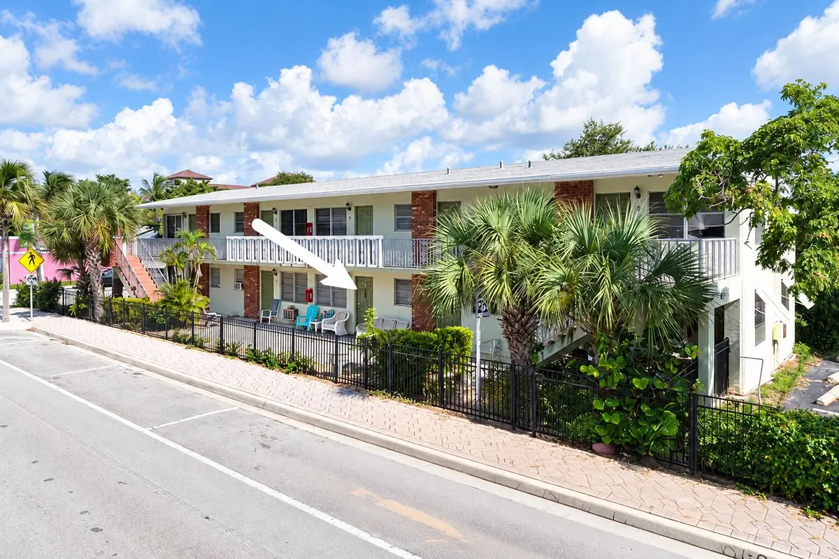 220 front at 220 Lucerne Avenue 3, Lake Worth Beach
