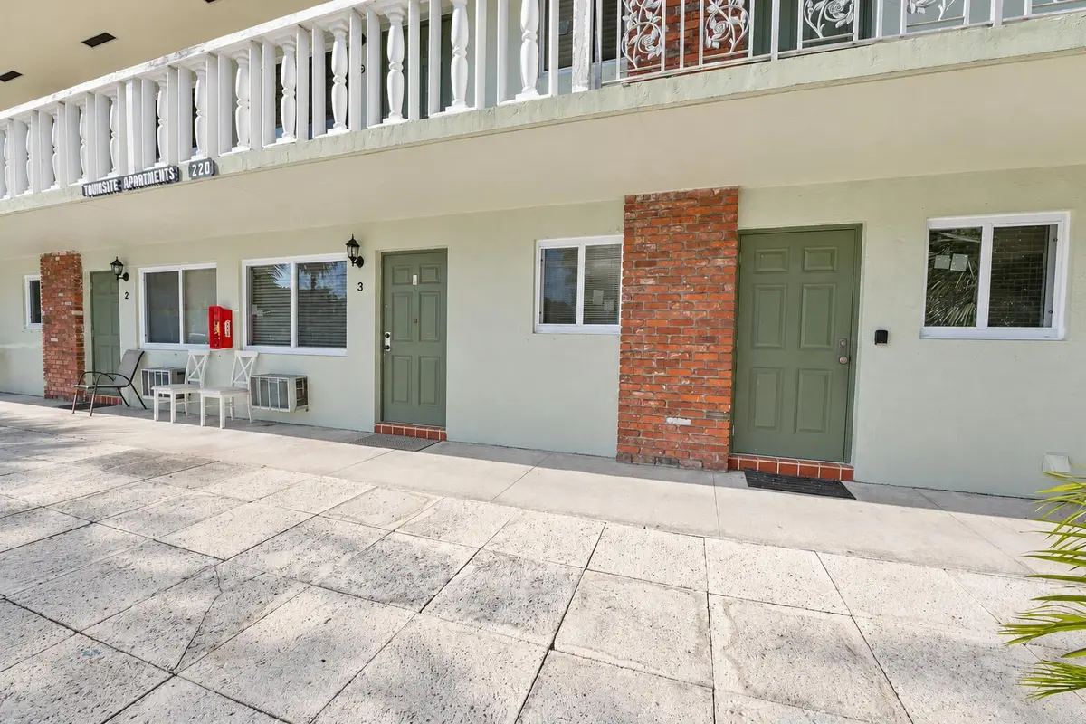 220 unit 3 at 220 Lucerne Avenue 3, Lake Worth Beach