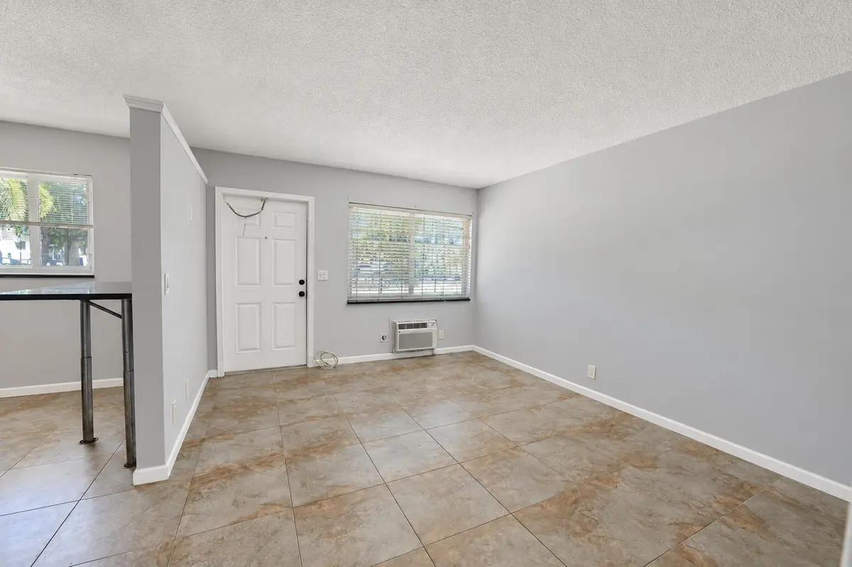 220 unit 3 living room at 220 Lucerne Avenue 3, Lake Worth Beach