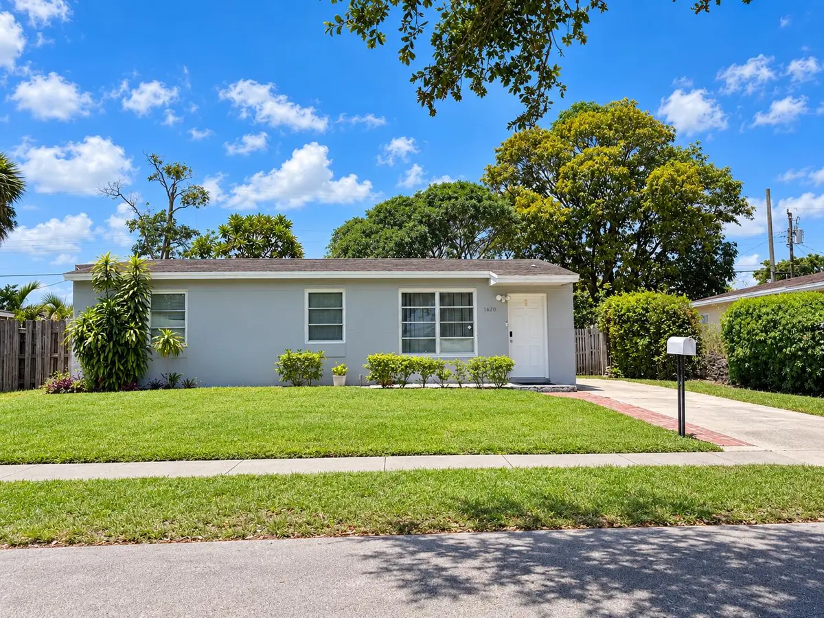 Front elevation at 1420 N 68TH Terrace, Hollywood