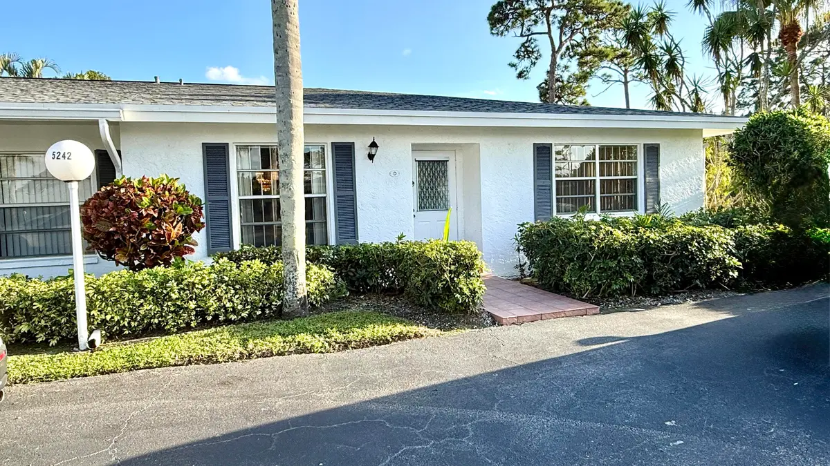 Front View at 5242 PRIVET Place D, Delray Beach