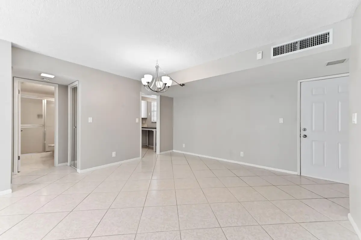 06 dining area 03 at 3575 S OCEAN Boulevard 305, South Palm Beach