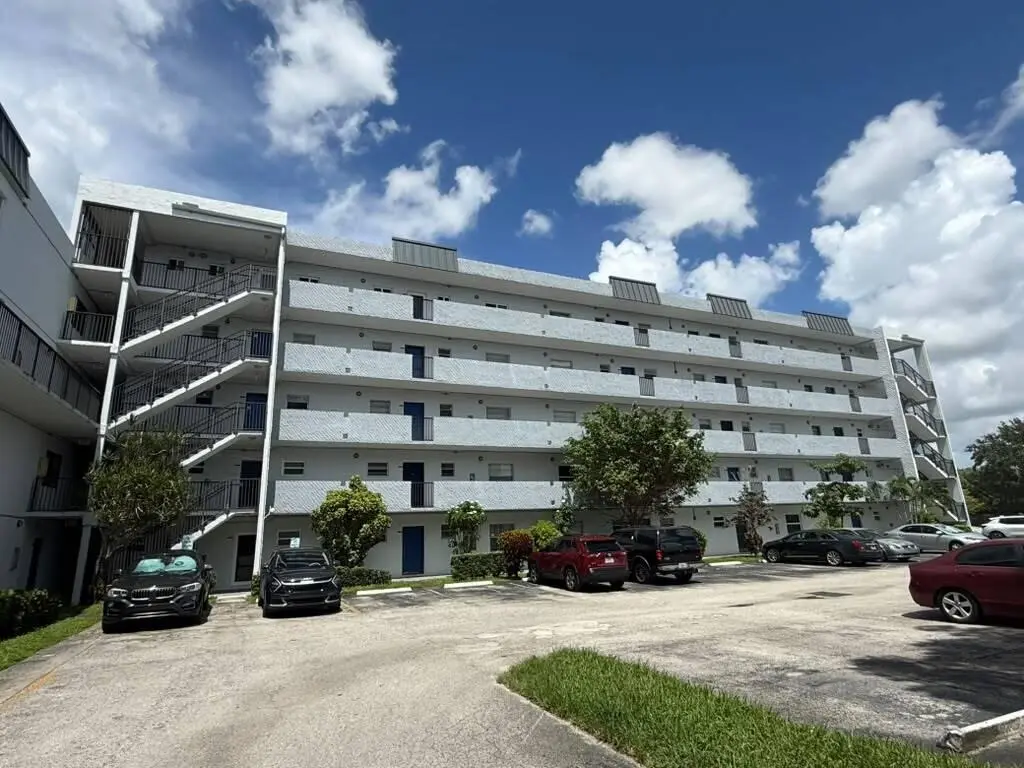 WhatsApp Image 2026-09-16 at 4.30.22 PM at 7521 NW 16TH Street 4407, Plantation