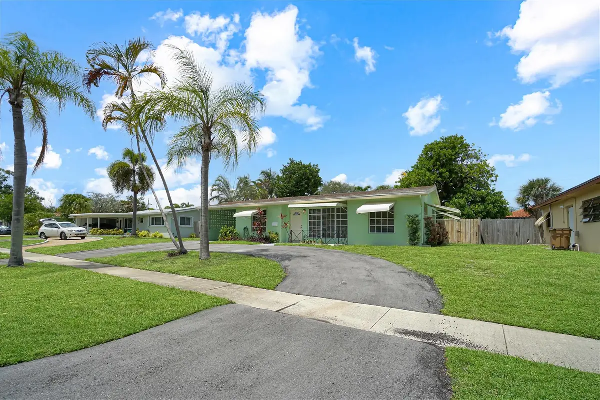 Photo 4 at 917 SE 15th Court, Deerfield Beach