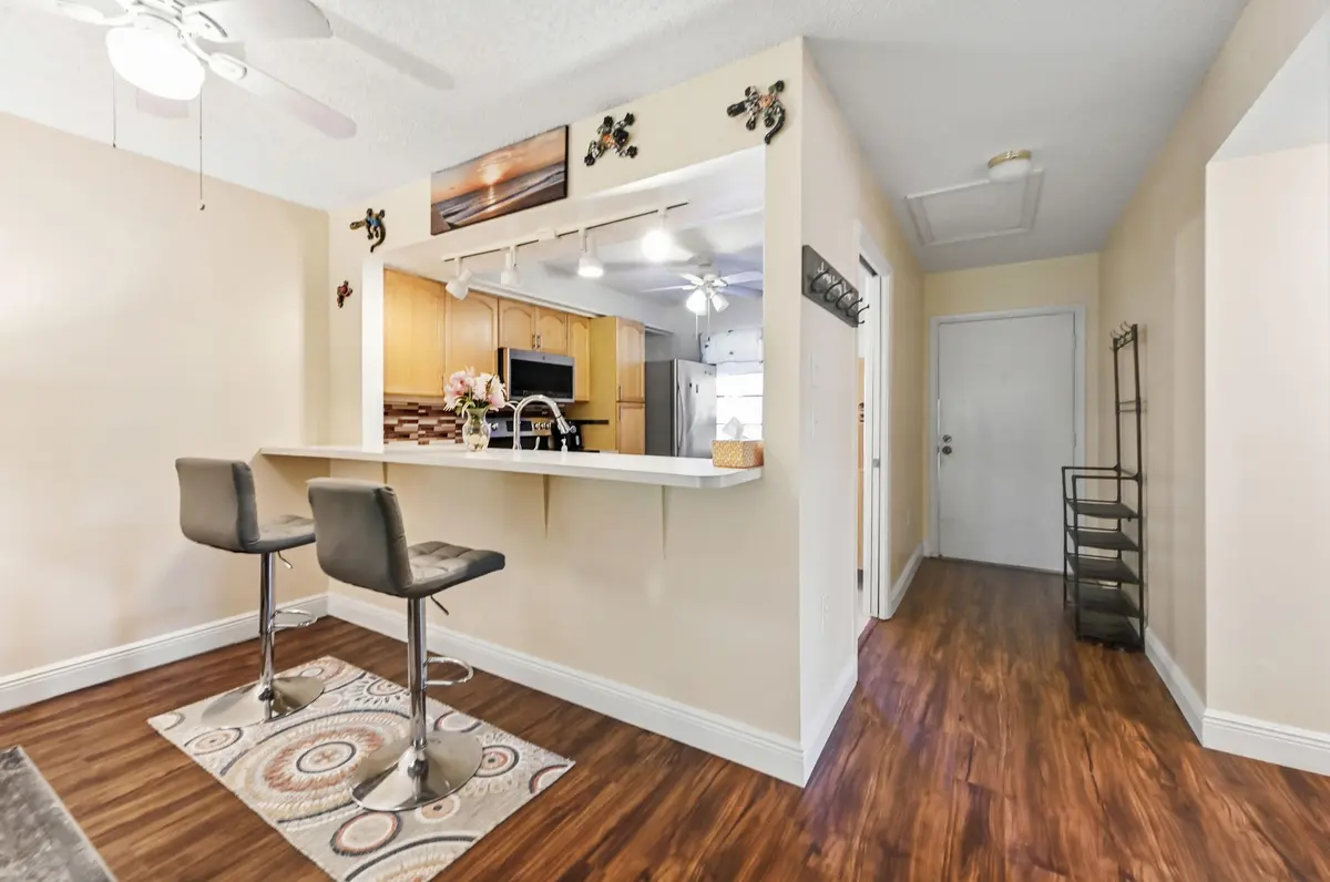 16 Dining area 01 at 2302 SUNRISE Boulevard 206, Fort Pierce