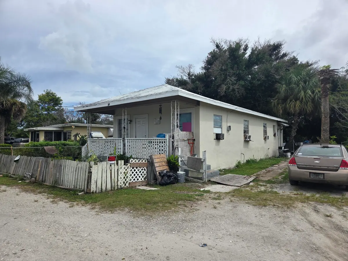 918 N 10TH Street, Fort Pierce, FL – photo 1