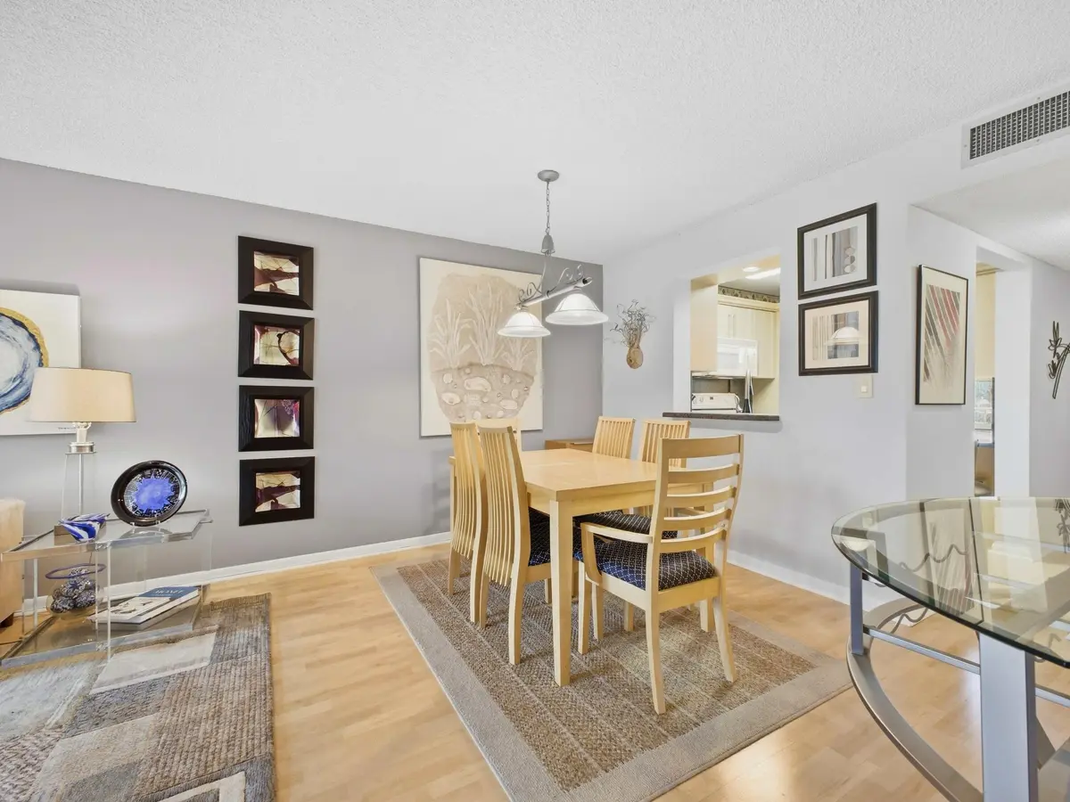 Dining at 7145 Huntington Lane 205, Delray Beach