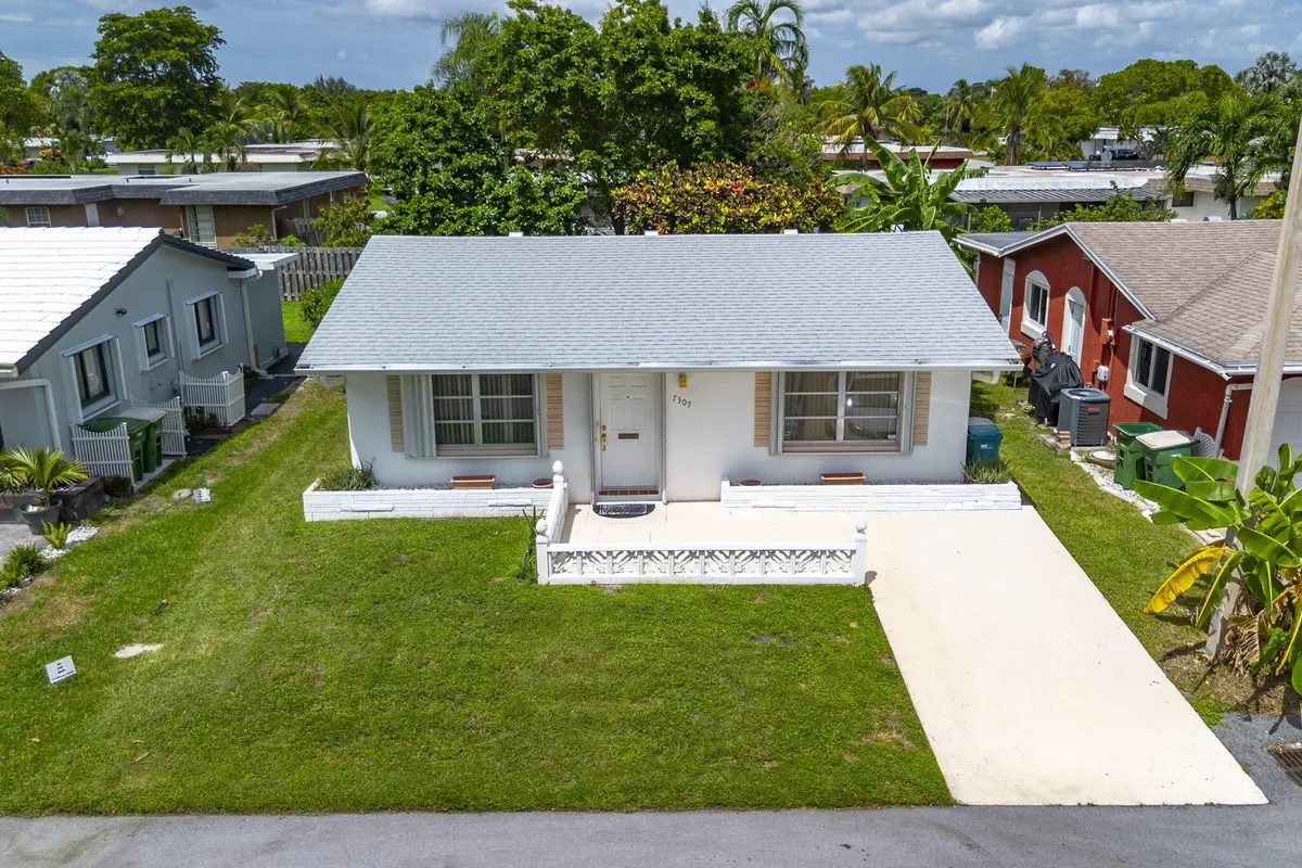 31-web-or-mls-iPixx_10_3 at 7307 NW 62ND Street, Tamarac