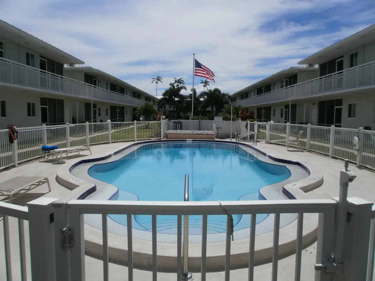 Community Pool at 2100 NE 38TH Street 110, Lighthouse Point