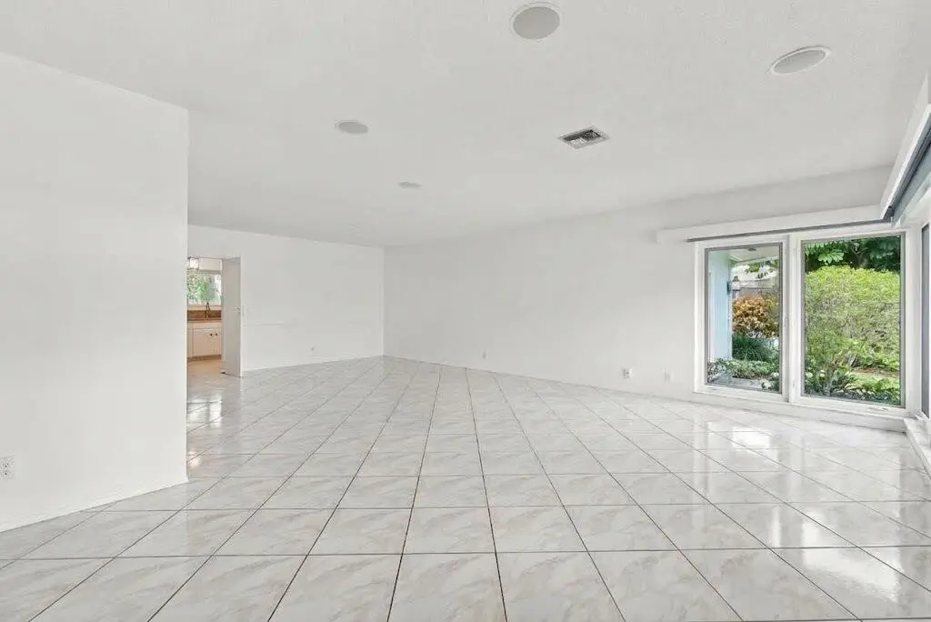 4 Living Room at 1431 S Ocean Boulevard Unit 28, Pompano Beach