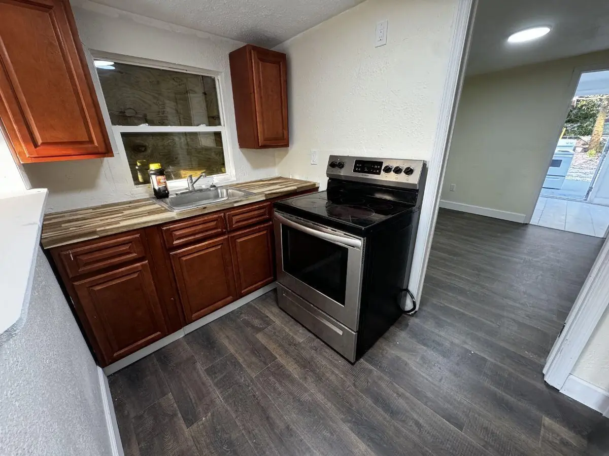 IMG_8060 at 916 N 10TH Street, Fort Pierce