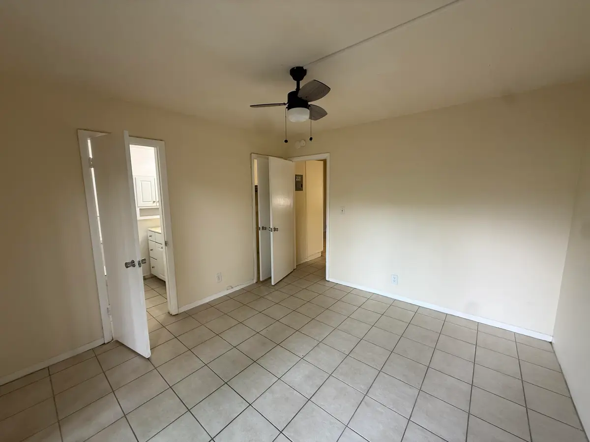image00007 (6) at 909 SE 14TH Court 5, Fort Lauderdale