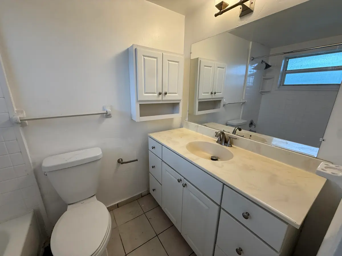 image00007 at 909 SE 14TH Court 5, Fort Lauderdale