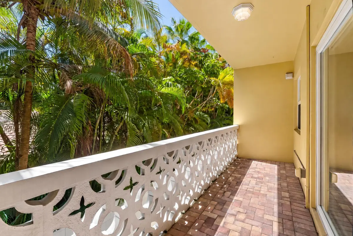 Balcony South at 815 Middle River Drive 202, Fort Lauderdale