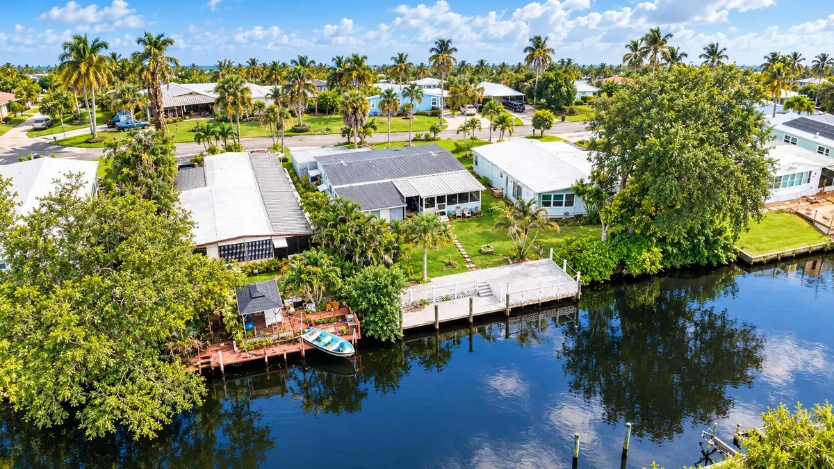 Private Dock at 231 SE PARADISE Place, Stuart