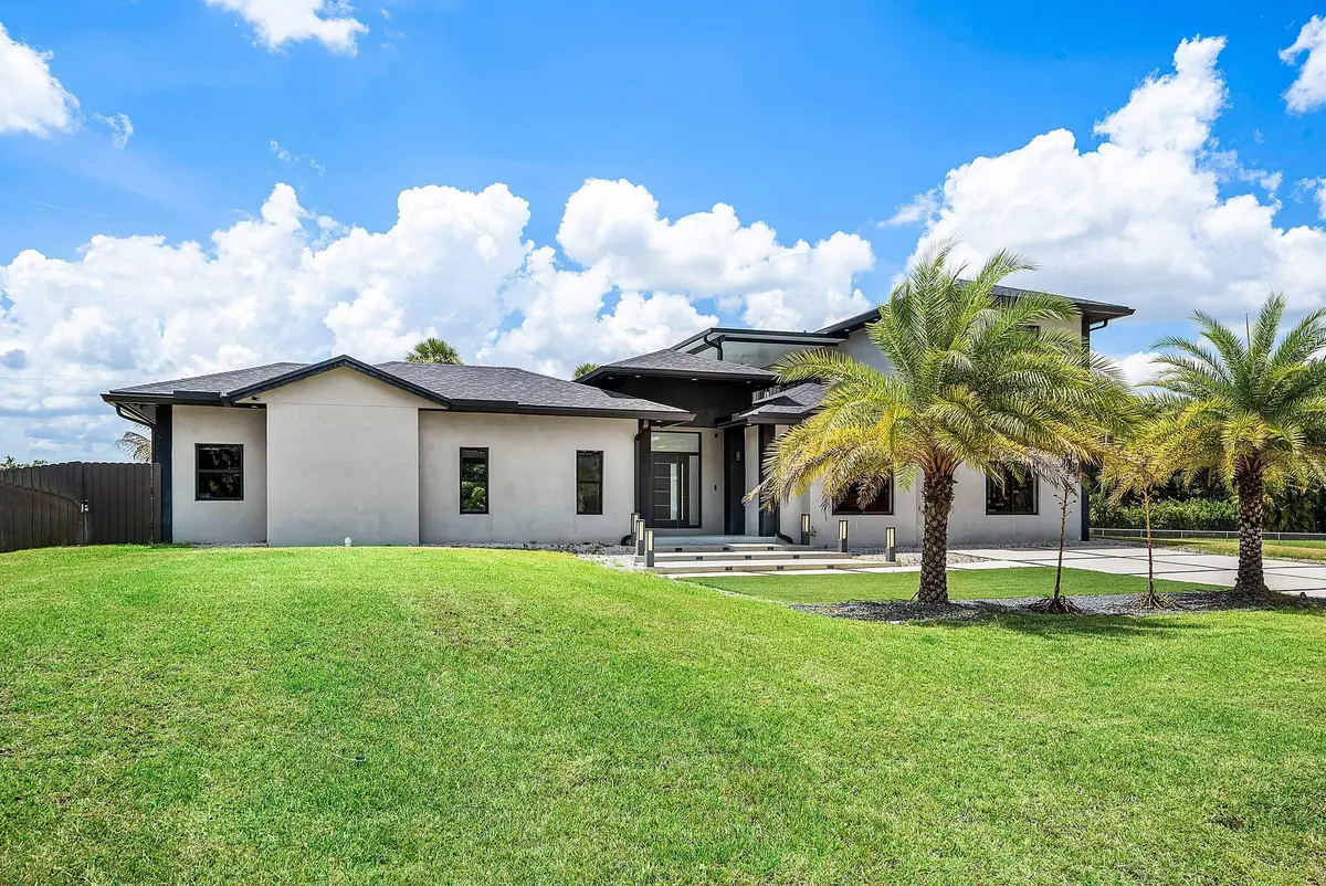 Front Yard at 641 Marshall Road, West Palm Beach