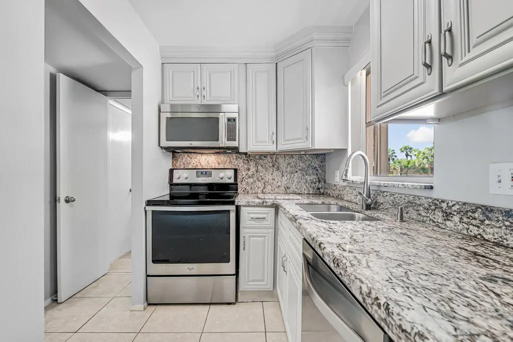 445 LAKE FRANCES Drive 445, West Palm Beach, FL – photo 6