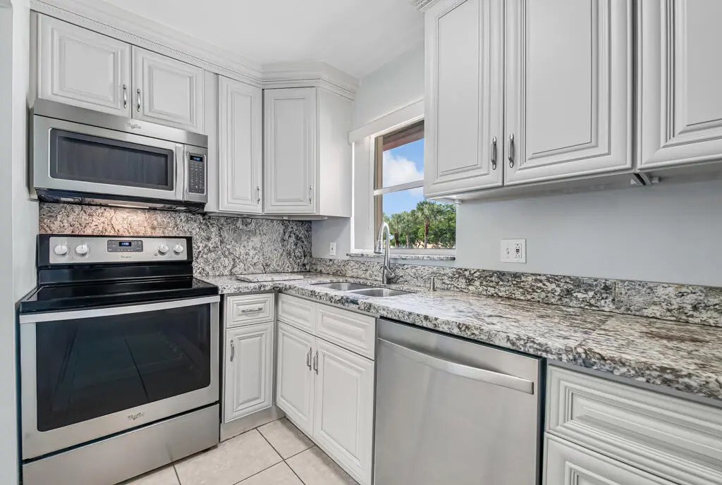 445 LAKE FRANCES Drive 445, West Palm Beach, FL – photo 8