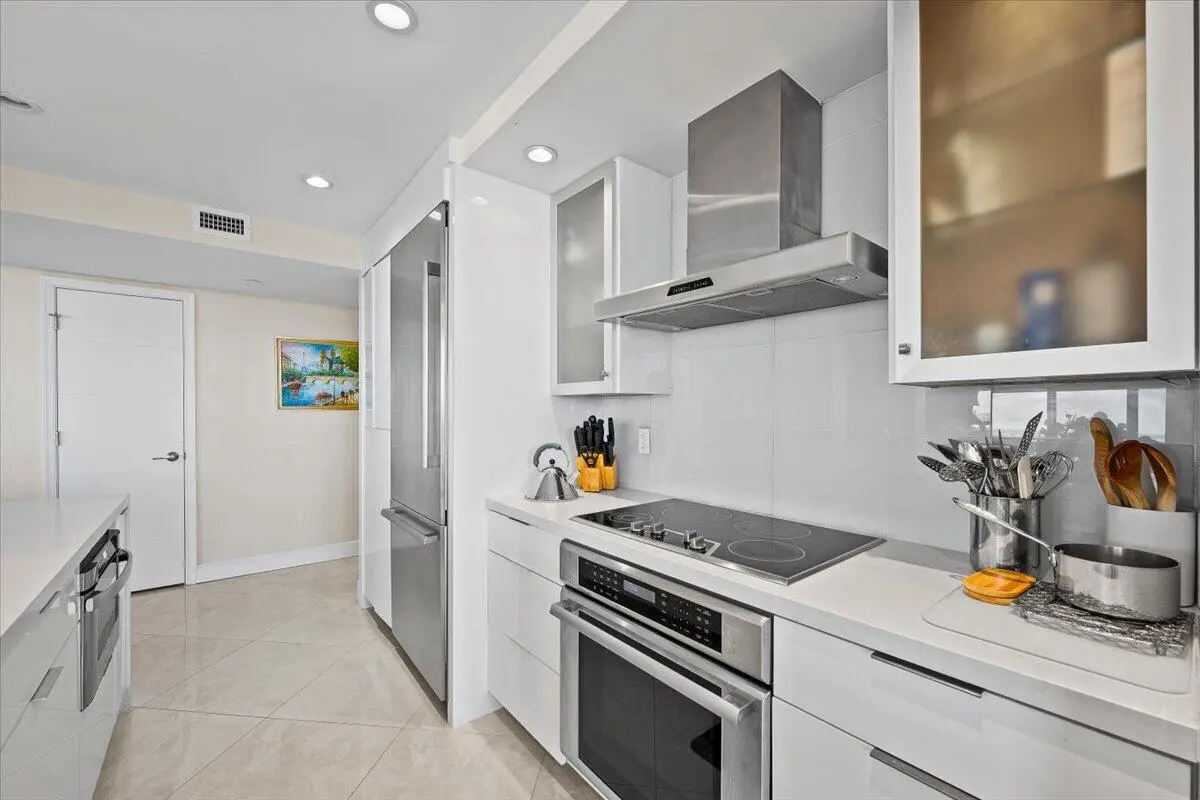 15-LUX_4026 at 4100 N OCEAN Drive 2304, Singer Island