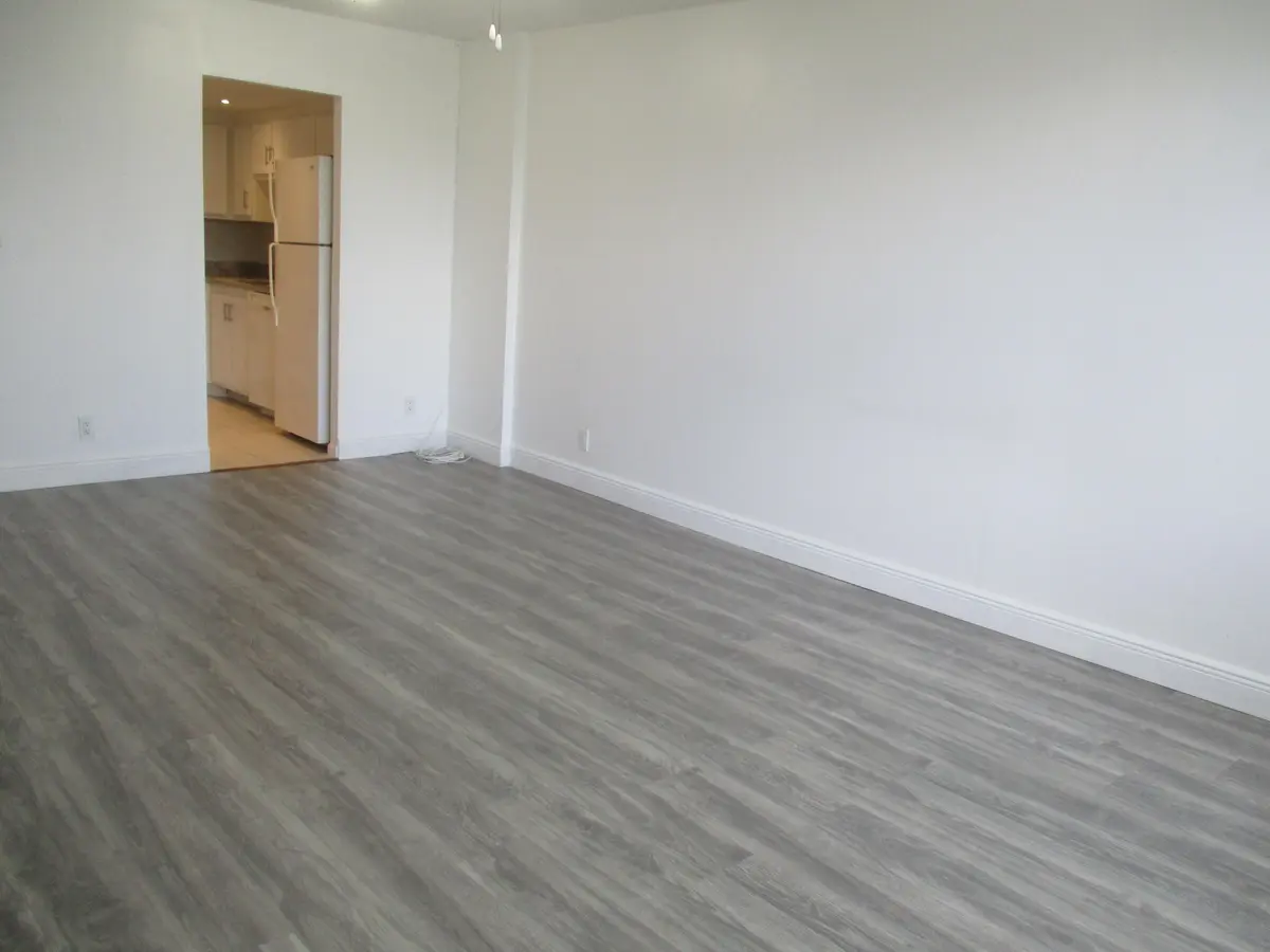 E207 LR 3 at 2761 TAFT Street 207, Hollywood