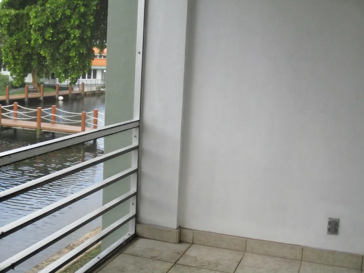E207 BALCONY at 2761 TAFT Street 207, Hollywood