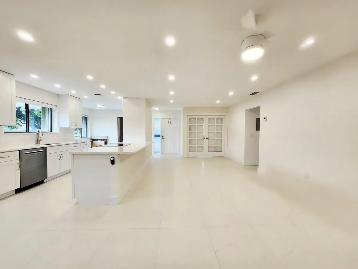 pp19 at 30 PELICAN POINTE Drive 201, Delray Beach