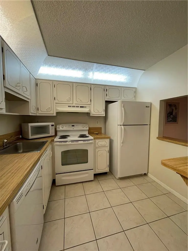 Photo 6 at 9233 SW 8TH Street 220, Boca Raton