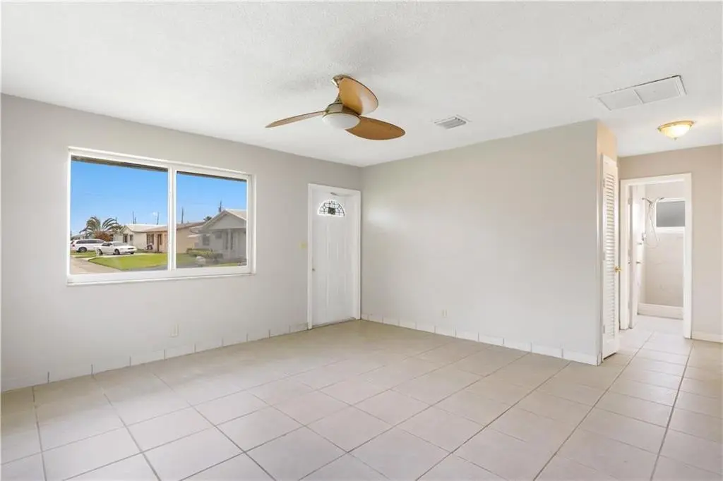 5207 Living Rm Bath at 5207 NW 28TH Avenue, Tamarac