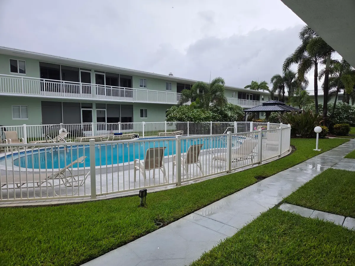 Community Pool at 2100 NE 38TH Street 110, Lighthouse Point