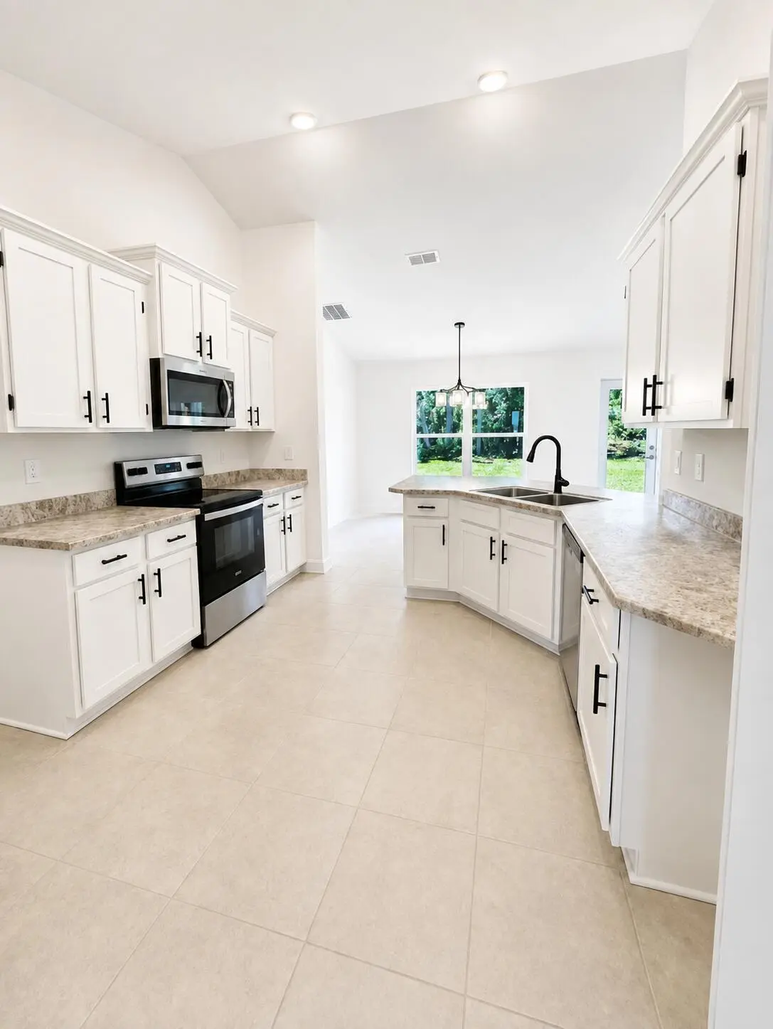 DF5A4289-3B7A-4C6D-8EF7-330CABE430F7 at 2801 SW East Louise Circle,