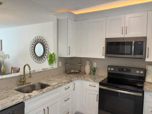 KITCHEN at 6 ABBEY Lane 207, Delray Beach