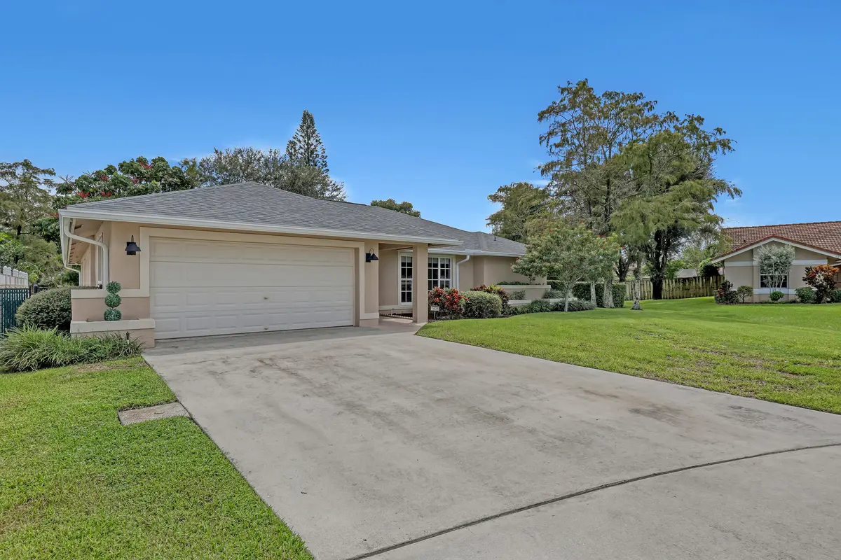 Front at 1835 Moonflower Circle, Wellington