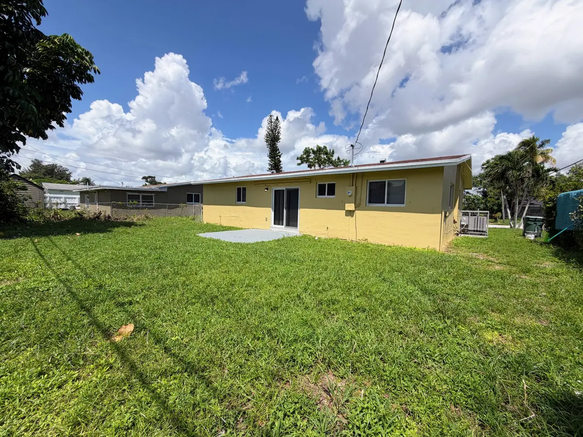 IMG_0182 at 2530 NW 26th Court, Oakland Park