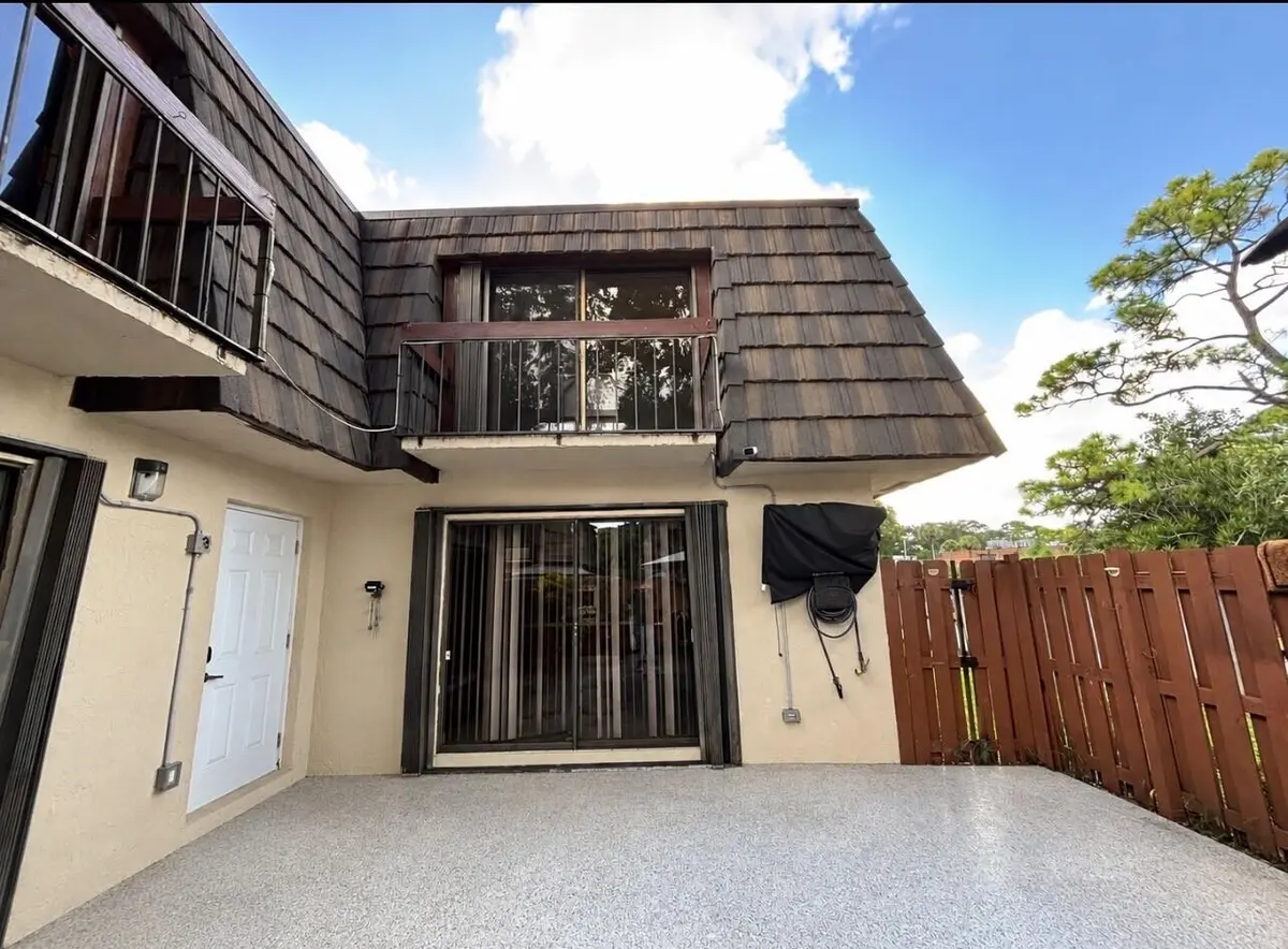 4e75898f-27a0-4861-8258-610f975e859b at 4039 Palm Bay Circle B, West Palm Beach